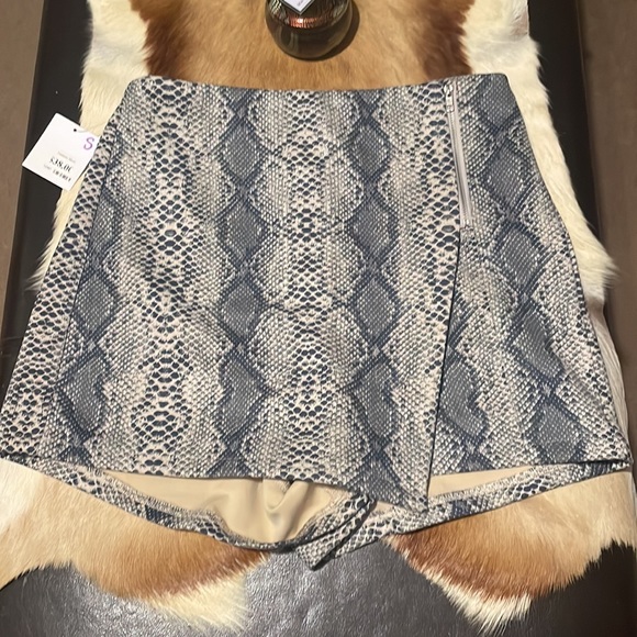 🐍🖤🔥NWT She+Sky Tran Boutique Snake Print Skort/Shorts - Picture 8 of 12